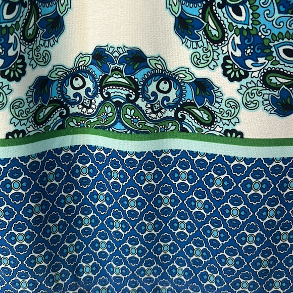 Super Flattering Shift Dress - Picture 3 of 4